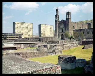 Plaza de las Tres Culturas, 14.-20. Jahrhundert